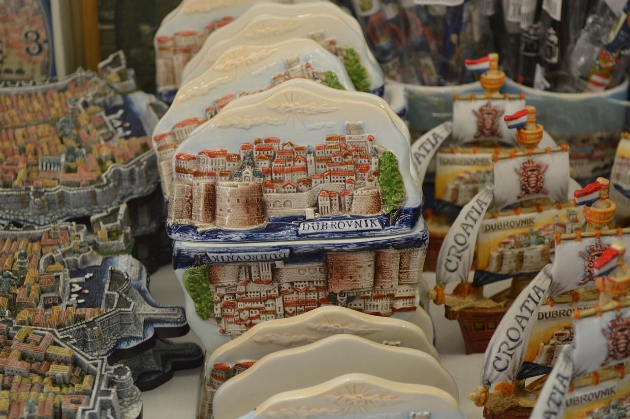 12 Best Travel Gift Ideas for Your Next Holiday Surprise